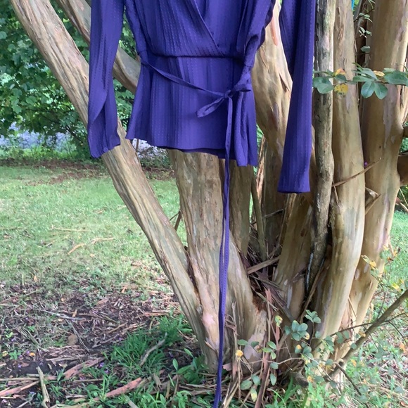 M.M. LAFLEUR The Twyla Top in Purple Light Foulard - Picture 4 of 14